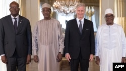 Roch Marc Christian Kaboré, Idriss Déby Itno, le roi Philippe de Belgique et Ibrahim Boubacar Keita posent lors d'une reunion sur le G5 Sahel à Bruxelles, le 23 fevrier 2018