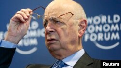 El presidente ejecutivo del Foro de Davos, Klaus Schwab, durante una conferencia de prensa en Suiza.