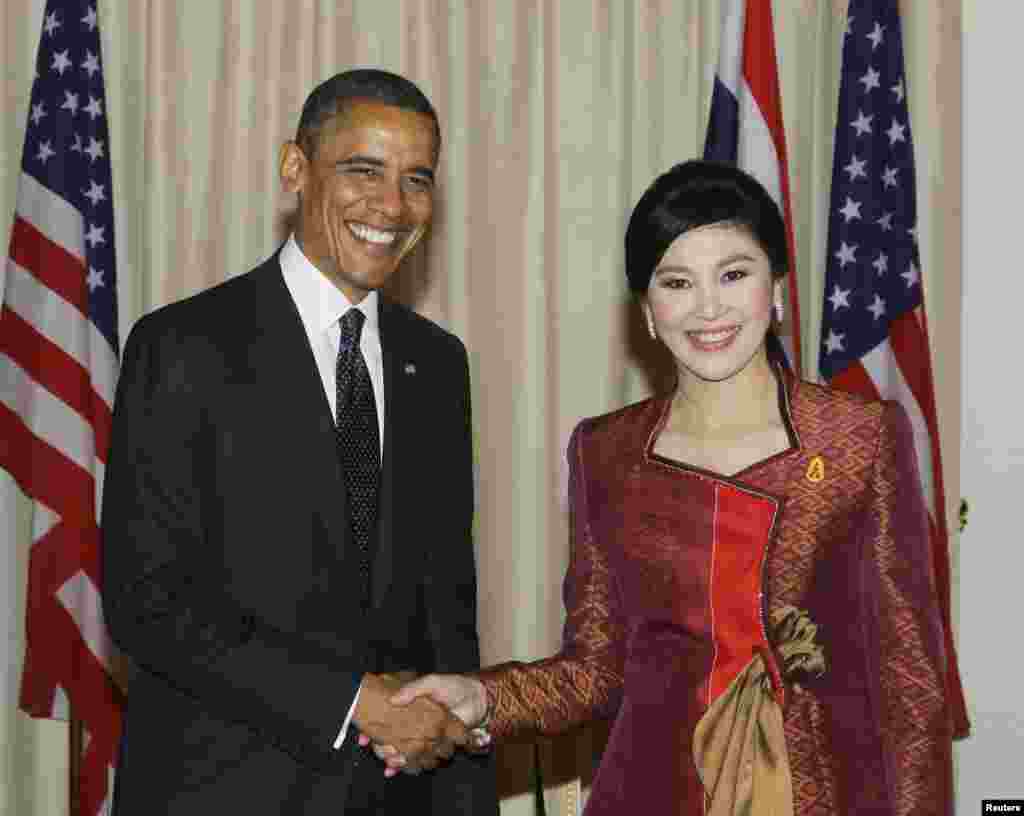 U.S. President Barack Obama poses with Thai Prime Minister Yingluck Shinawatra during to their meeting at the Government House in Bangkok, November 18, 2012.