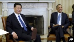 Shugaba Barack Obama yake ganawa da mataimakin shugaban kasar China Xi Jinping a ofishin shugaban Amurka "Oval Office"