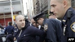 Kaliforni: Policia arreston protestues të lëvizjes "Zaptimi i Uoll Stritit"