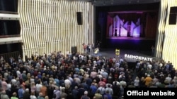 Demokratska stranka, Zajedno za Srbiju i Socijaldemokratska stranka na skupu pod nazivom "Demokrate zadno" u Kombank dvorani, 19. maja 2019, u Beogradu. (Foto: Demokratska stranka)