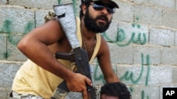 کاربه‌ده‌سـتانی کاتی لیبیا بڕوا ده‌که‌ن قه‌زافی خۆی له‌ نزیـک سـنووری جه‌زائیردا شـاردبێته‌وه‌