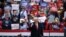 Tổng thống Donald Trump vận động bầu cử tại phi trường Lancaster, ở Lititz, Pennsylvania, ngày 26/10/2020  