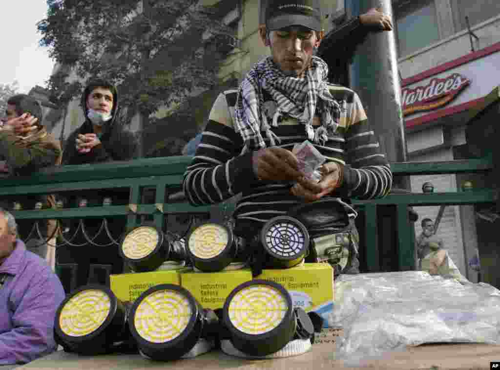 An Egyptian vendor sells gas masks in Tahrir Square in Cairo, November 24, 2011. (AP)