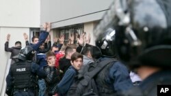 Sukob policije i pripadnika opozicije u Prištini. 