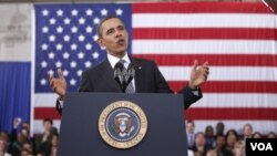 Presiden Barack Obama menyampaikan penjelasan rencana anggaran 2013 di Northern Virginia Community College di Annandale, Virginia (13/2).