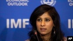 Gita Gopinath, directora de investigación del Fondo Monetario Internacional dice que la economía mundial retrocederá un 3% en 2020 debido al coronavirus.