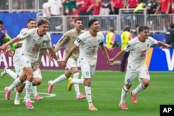 2026년 7월 4일 미국 휴스턴에서 열린 월드컵 16강전 캐나다와의 경기를 마친 뒤, 모로코 선수들이 환호하고 있다.