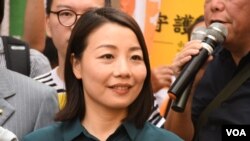 去年被DQ的劉小麗報名參選立法會九龍西補選。(美國之音湯惠芸)