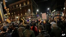 Manifestation contre un projet de conférence de Milo Yiannopoulos, ancien rédacteur-en-chef du site d'extrême droite Breitbart, le 1er février 2017, Berkeley, California. (AP Photo/Ben Margot)