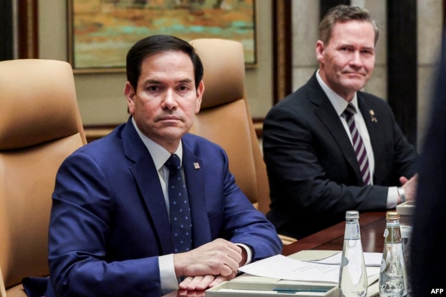 ABD Dışişleri Bakanı Marco Rubio (solda) ve Beyaz Saray Ulusal Güvenlik Danışmanı Mike Waltz (sağda).