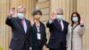 Sekretaris Jenderal PBB Antonio Guterres, kiri, istrinya Catarina Vas Pinto, kedua dari kiri, Presiden Kolombia Ivan Duque, kedua dari kanan, dan ibu negara Maria Juliana Ruiz. (Foto: AP)