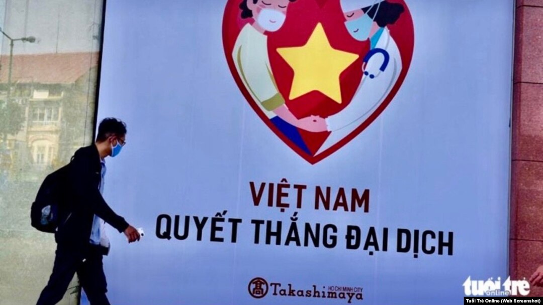 Một áp phích tuyên truyền cuộc chiến chống đại dịch COVID-19 ở Việt Nam. (Ảnh chụp màn hình Tuổi Trẻ Online)