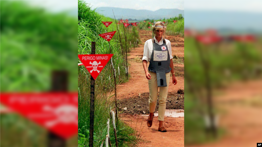 A falecida princesa Diana em visita a um campo minado no Huambo, Angola (15 de Janeiro 1997). Foto de John Stillwell.