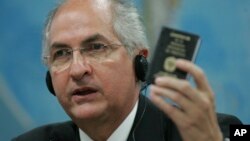 El alcalde de Caracas, Antonio Ledezma, entre otros funcionarios, aseguraron que la Asamblea Nacional de Venezuela, no tiene autoridad legal para retirar las credenciales de diputada a María Corina Machado.