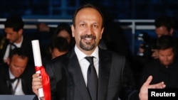 Asghar Farhadi, sutradara pemenang Oscar dari Iran untuk film "Forushande" (The Salesman) di Cannesm Perancism 22 Mei 2016 (REUTERS/Jean-Paul Pelissier).