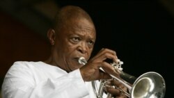 Hugh Masekela visto por Stewart Sukuma e Richard Nwamba