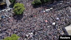 ARCHIVO - La líder opositora venezolana, María Corina Machado, encabezó una marcha en medio de las disputadas elecciones presidenciales, en Caracas, Venezuela, el 17 de agosto de 2024.