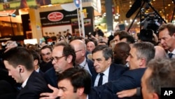 Francois Fillon, après sa visite au Salon de l'Agriculture à Paris, le 1er mars 2017. 