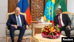 俄罗斯外长拉夫罗夫在亚的斯亚贝巴与埃塞尔比亚副总理兼外长梅孔嫩举行会谈。（2022年7月27日）