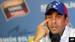 El líder opositor Henrique Capriles llamó a los venezolanos a conservar la calma y no caer en provocaciones.