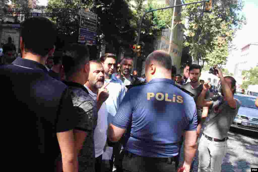 Pro Ramin Hossein Panahi demo in Turkey