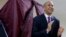 El alcalde de Newark y candidato favorito en la elección especial en Nueva Jersey, Cory Booker, tras emitir su sufragio.