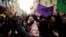 2017年4月18日，反政府示威者在伊斯坦布尔游行。