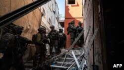 ২০২৪ সালের ২০ ফেব্রুয়ারি ইসরাইলি সেনাবাহিনী প্রকাশিত হ্যান্ডআউট ছবিতে দেখা যাচ্ছে গাজা ভূখণ্ডের অনির্দিষ্ট একটি স্থানে ইসরাইলি সেনা সদস্যরা তৎপরতা চালাচ্ছে।