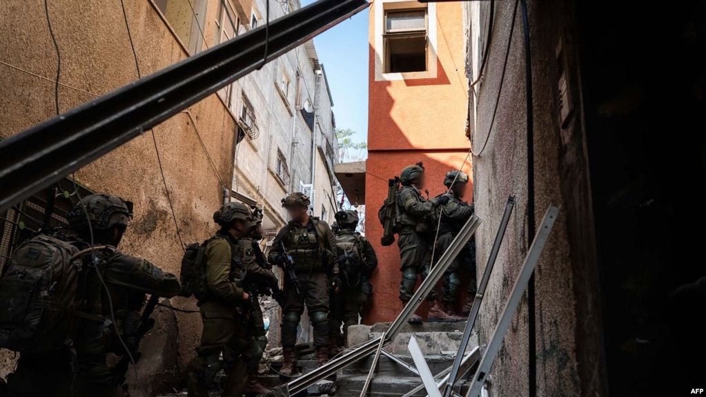 以色列军方2024年2月20日发布照片显示以军士兵在加沙地带展开军事行动.(photo:VOA)