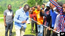 Kizza Besigye principal candidat de l'opposition rival au président sortant ougandais Yoweri Museveni, à la président tenue le 18 février 2016 en Ouganda