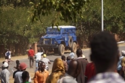 Protesters throw stones at a police armoured vehicle during a post-elections demonstration in Malawi's the capital Lilongwe. (Lameck Masina/VOA)
