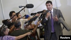 U.S. telecom Sprint Corp Chief Executive Marcelo Claure talks to the media in Havana, Cuba, Nov. 2, 2015.