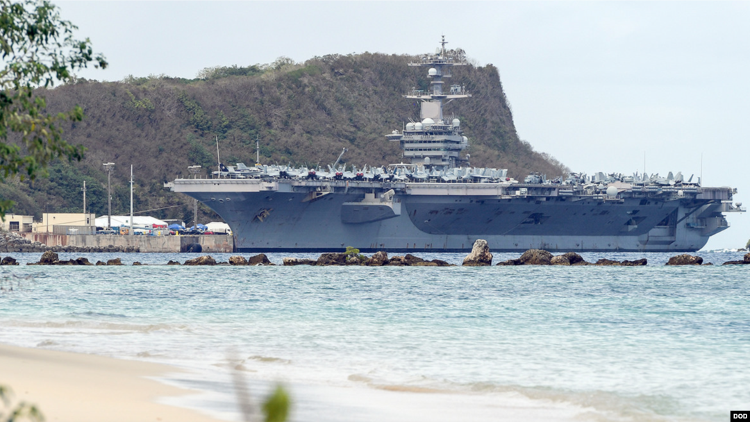 Tàu sân bay USS Carl Vinson ở đảo Guam.
