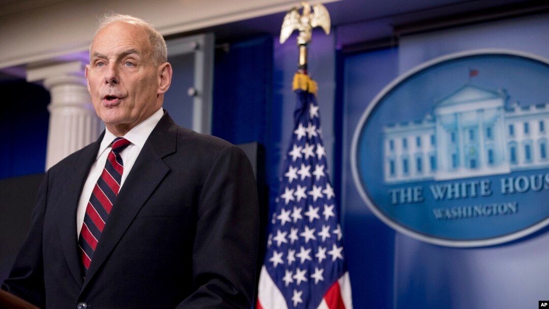 Bộ trưởng Nội an John Kelly cân nhắc cấm laptop trên mọi chuyến bay quốc tế (ảnh tư liệu, 2/5/2017)