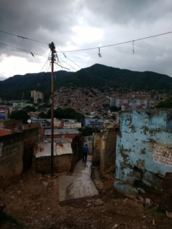 Las bandas han amenazado a quien los grabe, relata una habitante de una zona popular de Caracas. Fecha sin determinar. Foto: Cortesía - "Caracas Mi Convive".