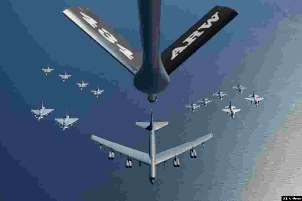 یگان نظامی بمب&zwnj;افکنی که آمریکا به همراه ناو هواپیمابر یو&zwnj;اس&zwnj;اس آبراهام لینکلن راهی منطقه کرده، شامل هواپیماهای بی &ndash; ۵۲ استرتوفورترس است.