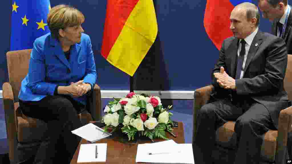 ፕረዝደንት ሩስያ ብላድሚር ፑቲን ምስ ቻንስለር ጀርመን አንገላ መርከል አብ ዋዕላ ለውጢ ክሊማ ፓሪስ