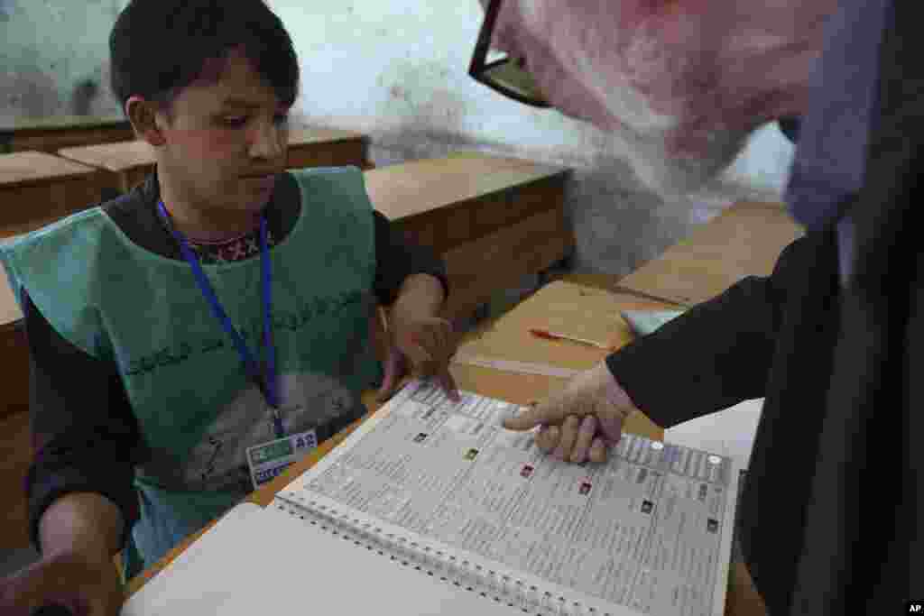 قرار است انتخابات ریاست جمهوری ششم میزان در ۴۹۰۰ مرکز رای&zwnj;دهی برگزار شود &nbsp;