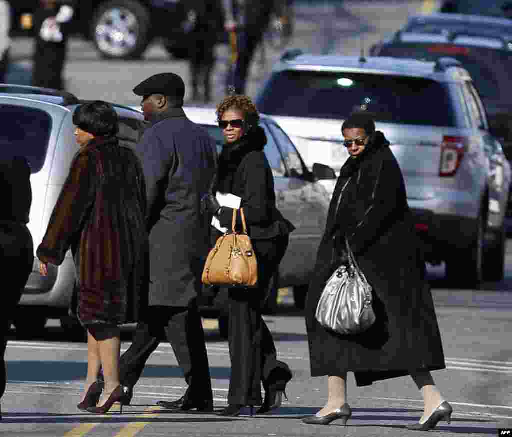 Close family and friends arrive for the funeral service of pop singer Whitney Houston at the New Hope Baptist Church in Newark, New Jersey February 18, 2012. (REUTERS)