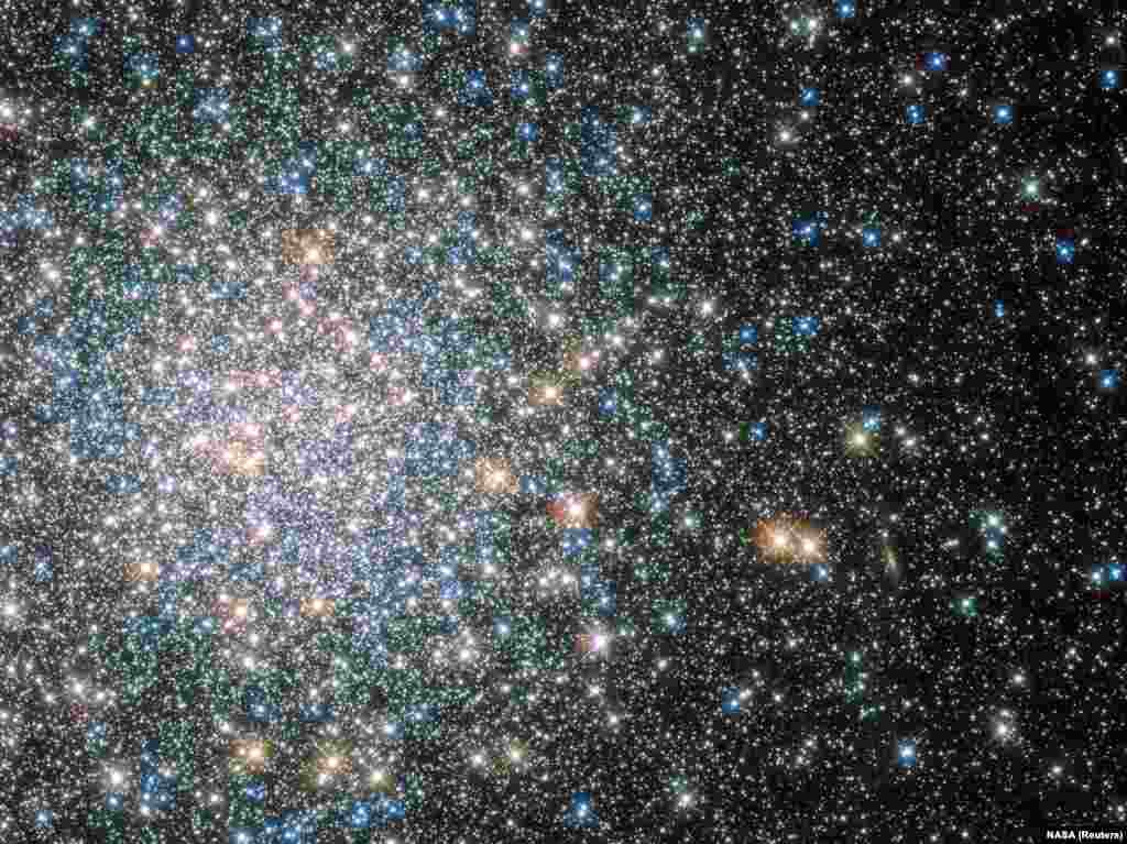 Sebuah cluster globular yang disebut Messier 5 (M5) yang mengandung 100.000 atau lebih bintang dan dikemas&nbsp; dalam wilayah diameter sekitar 165 tahun cahaya terlihat dalam gambar tanpa tanggal yang diambil oleh teleskop Hubble Space&nbsp;NASA dan dirilis pada 25 April 2014. &nbsp;