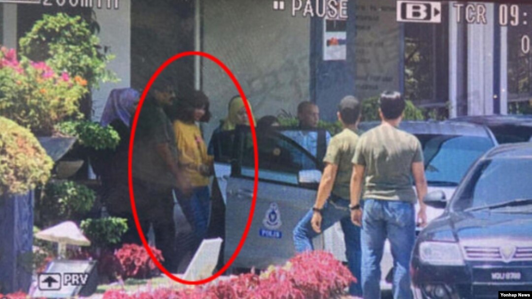 Gambar CCTV yang menggambarkan Siti Aisyah sebagai tersangka kedua pembunuhan Kim Jong-nam, ditangkap di Kuala Lumpur, Malaysia.