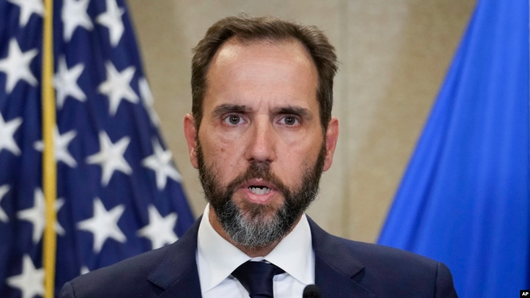 Specijalni tužilac Džek Smit na konferenciji za novinare u Sekretarijatu za pravosuđe 1. aprila 2023. (Foto: AP/J. Scott Applewhite)