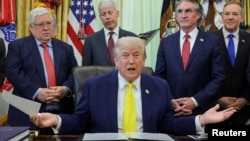 唐纳德·特朗普(Donald Trump)总统在白宫椭圆形办公室向记者发表讲话。(2026年6月4日)