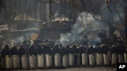 Riot police officers take position outside Kyiv's Independence Square, the epicenter of the country's current unrest, Ukraine, Feb. 1, 2014.