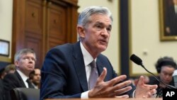 Ketua Bank Sentral Amerika (Federal Reserve), Jerome Powell memberikan keterangan kepada Komisi Keuangan Kongres AS di Washington DC hari Rabu (10/7). 