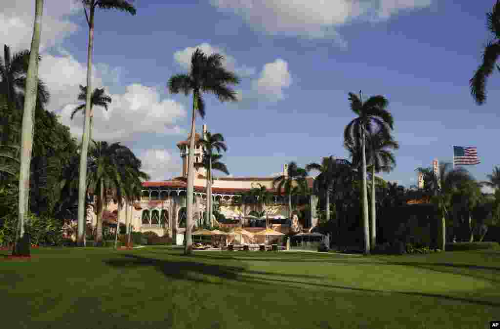 川普在佛罗里达州棕榈滩的别墅，马阿拉歌庄园(Mar-a-Lago)。川普一家上星期在那里过节休假。NBC电视网报道，美国特勤局派了150名安全人员在那里保护（2016年11月27日））