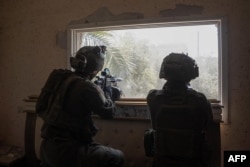 Esta fotografía publicada por el Ejército israelí el 18 de abril de 2024 muestra a soldados israelíes operando en la Franja de Gaza en medio de continuas batallas entre Israel y el grupo militante palestino Hamás. (AFP)