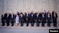 Ministri odbrane zemalja članica NATO-a. (Foto: REUTERS/Johanna Geron)